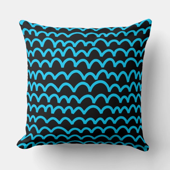 Wavy Pattern - Sky Blue on Black Kissen (Vorderseite)