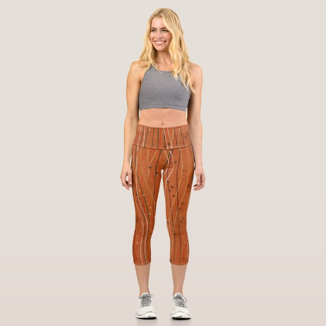 Wavy Red Strips: Moderne japanische Abstrakte Kuns Capri Leggings (Vorderseite)