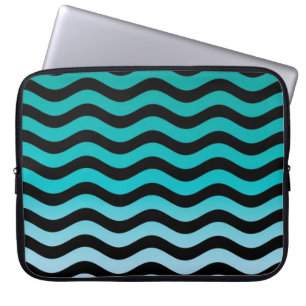 Wavy Turquoise Stripes Laptopschutzhülle