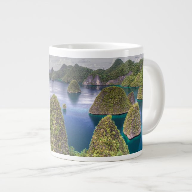 Wayag Island Landschaft, Indonesien Jumbo-Tasse (Vorderseite Rechts)