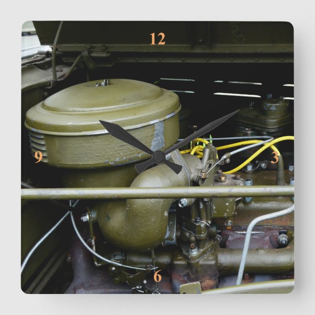 WC für Hunde, LKW-Kriegsmotor. 'Signaltöne' Quadratische Wanduhr (Vorderseite)