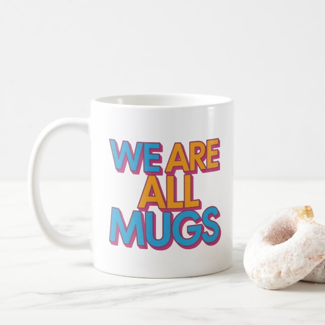 "We Are All Mugs” Mug – Cheeky Ceramic Mug Kaffeetasse (Mit Donut)
