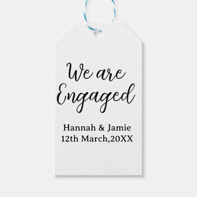 We are Engaged couple name date calligraphystylish Geschenkanhänger (Vorderseite)