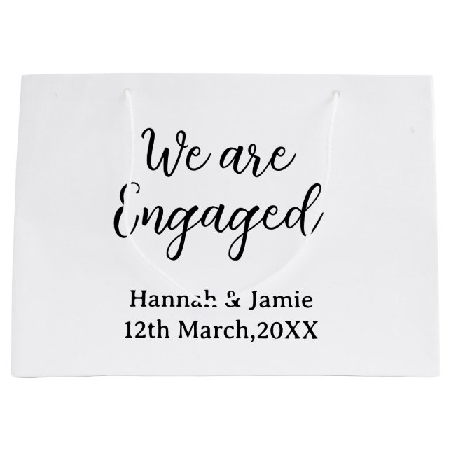 We are Engaged couple name date calligraphystylish Große Geschenktüte (Vorderseite)