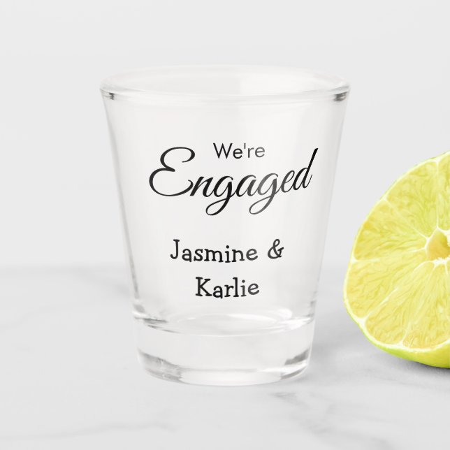 We are engaged couple name romantic stylish simple schnapsglas (Vorderseite)