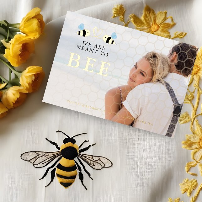 We Are Meant To Bee Quote Funny Two Bees Wedding Folieneinladung (We Are Meant To Bee Quote Funny Two Bees Wedding Save the Date Card with Envelope. )