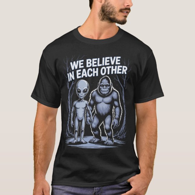 We Believe An Another Alien Bigfoot Supernatural C T-Shirt (Vorderseite)