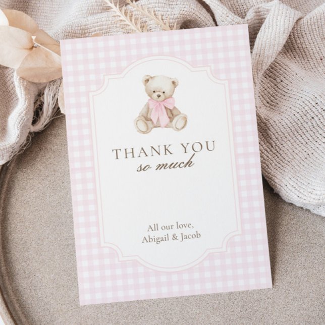 We Can Bearly Wait Pink Gingham Teddy Bear Baby Dankeskarte (Von Creator hochgeladen)