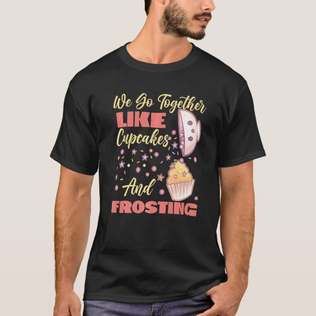 We Go Together Like Cupcakes And Frosting T-Shirt (Vorderseite)