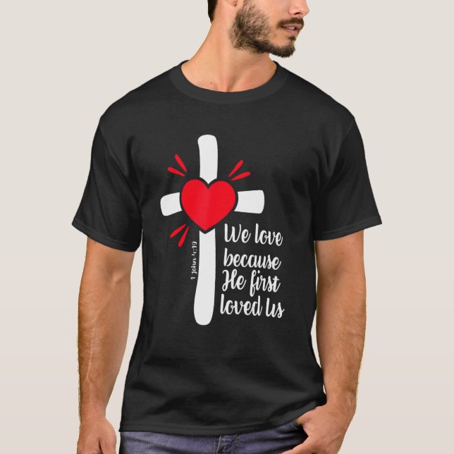 We Love Because Jesus First Loved Us T-Shirt (Vorderseite)