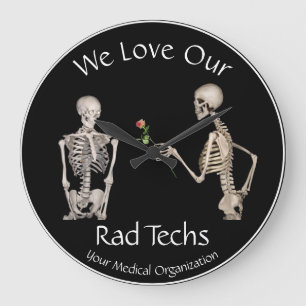 We Love Our Rad Techs with Skeletons  Keychain Mag Große Wanduhr