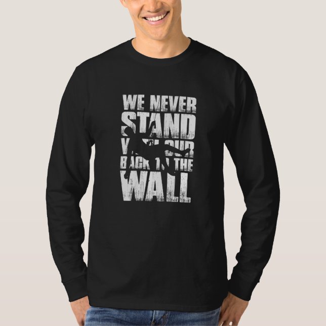 We Never Stand With Our Back To The Wall Mountaine T-Shirt (Vorderseite)