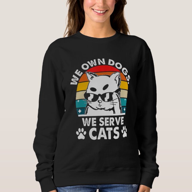 We Own Dogs We Serve Cats Funny Cat Mom Humor Cat  Sweatshirt (Vorderseite)