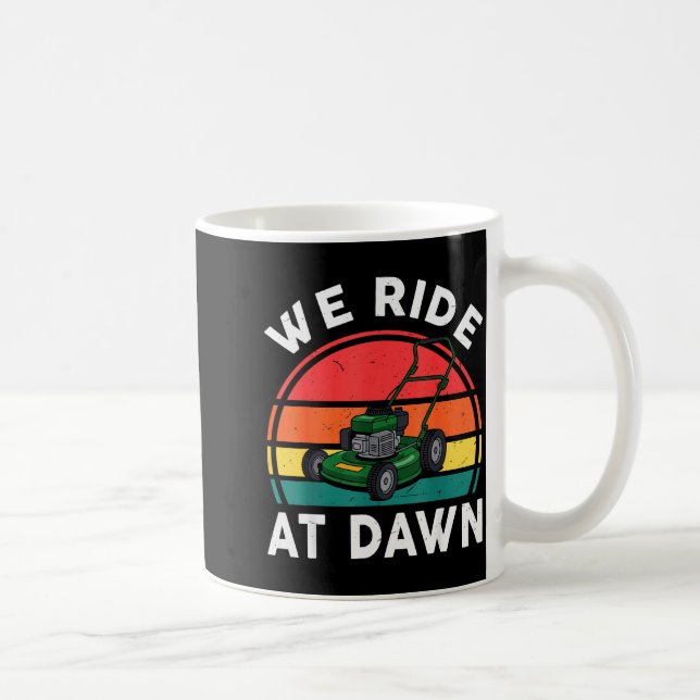 We Ride At Dawn Push Lawn Mower Toddler Funny Mowi Kaffeetasse (Rechts)