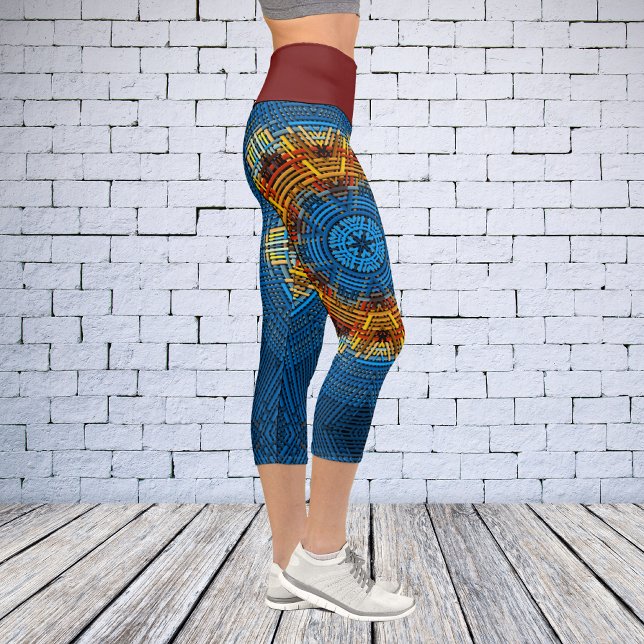 Weave Mandala Blue Yellow und Red Capri Leggings (Von Creator hochgeladen)