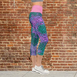 Weave Mandala Rosa und Blau Capri Leggings<br><div class="desc">Die trendige Mandala ist in Rosa und Blau gehalten und weist einen Korbflechtstil auf. Psychedelische Visuals für den modernen Hippie oder für alle,  die Lieben groovy Farben.</div>