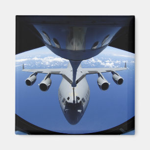 Wechselstrom - 17 Globemaster III empfängt Magnet