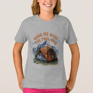 WECK MICH, WENN DER WANDERWEG ENDET.“ – LAZY CAMPE T-Shirt