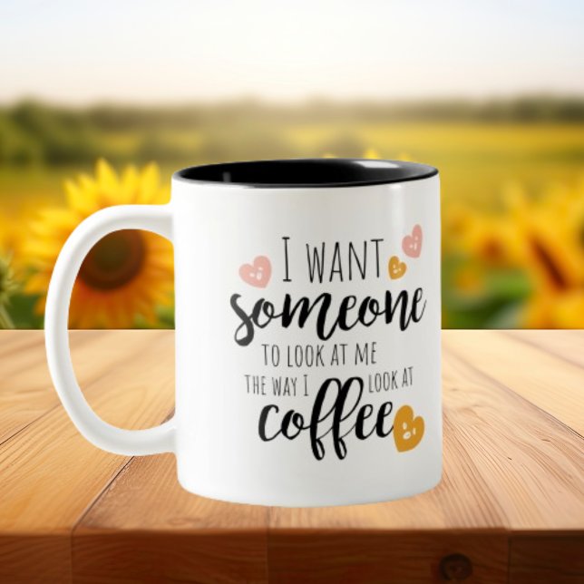 Weck Up and Shine: Die perfekte Coffee Quote-Tasse Zweifarbige Tasse (Von Creator hochgeladen)