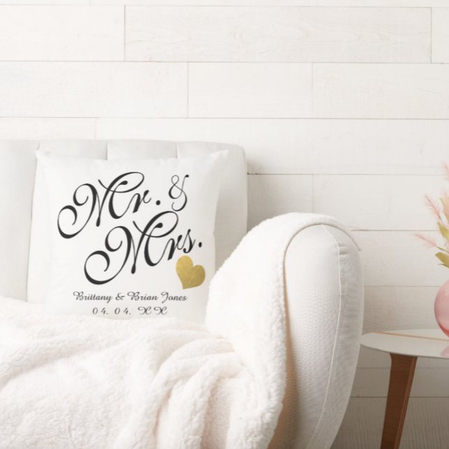 Wedding Black Script Gold Herzname Mr. und Mrs. Kissen (Von Creator hochgeladen)
