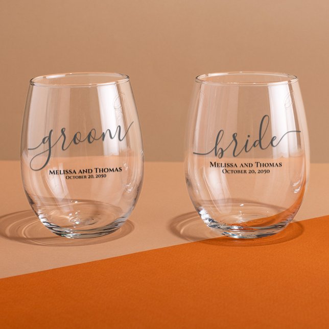 Wedding Bride Groom Script Personalisiert Weinglas Ohne Stiel (Custom wine glasses with Bride and groom Calligraphy script)