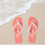 Wedding Bridesmaid Trendy Coral Flip Flops<br><div class="desc">Verschenken Sie Ihre Hochzeitsjungfrauen mit diesen stylistischen Flip Flops,  die eine trendige Korallenfarbe sind,  zusammen mit einem weißen,  stilisierten Skript,  um Ihr ähnliches Hochzeitsfarbschema zu ergänzen. Wählen Sie die Größe des Fußes zusammen mit anderen Optionen. Sie können Ihre Flip-Flops anpassen,  um die Farbe an Ihre Wünsche anzupassen.</div>