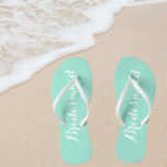 Wedding Bridesmaid Trendy Seafoam Flip Flops<br><div class="desc">Gönnen Sie Ihren Hochzeitsjungfrauen diese stilvollen Maid-Flip-Flops,  die eine trendige Meeresfrüchte-Farbe sind,  zusammen mit einem weißen,  stilisierten Skript,  um Ihr ähnliches Hochzeitsfarbschema zu ergänzen. Wählen Sie die Größe des Fußes zusammen mit anderen Optionen. Sie können Ihre Flip-Flops anpassen,  um die Farbe an Ihre Wünsche anzupassen.</div>