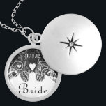Wedding Damask Bride Keepake Necklace Versilberte Kette<br><div class="desc">Keepake Necklaces Wählen Sie entweder Silver Plated Gold Finish oder Sterling Silver Unique Personalisiert Custom !st Christmas Gift Wedding Party Necklaces - um die Hintergrundfarbe zu ändern - klicken Sie auf Anpassen - wählen Sie das letzte Tool aus dem Drop-Down-Menü und wählen Sie aus einer der angezeigten Farben oder geben...</div>