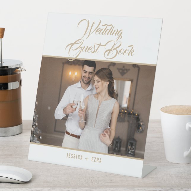 Wedding Guest Book Foto Elegantes Gold Script Sockelschild (In Situ)