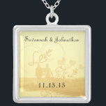 Wedding Heart Beach Anniversary Necklace Versilberte Kette<br><div class="desc">Keepake Necklaces Wählen Sie entweder Silver Plated Gold Finish oder Sterling Silver Unique Personalisiert Custom !st Christmas Gift Wedding Party Necklaces - um die Hintergrundfarbe zu ändern - klicken Sie auf Anpassen - wählen Sie das letzte Tool aus dem Drop-Down-Menü und wählen Sie aus einer der angezeigten Farben oder geben...</div>