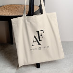 Wedding Monogram Elegant Einfach Minimalistisch Tragetasche<br><div class="desc">Eine einfache Hochzeitsmonogramm-Tasche mit klassischer traditioneller Typografie in schwarz in einem eleganten Stil. Der Text lässt sich einfach mit Ihren Namen für das perfekt personalisierte Design anpassen!</div>