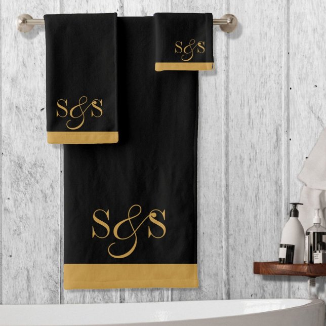 Wedding Monogram Gold Initials Serif Script Black Badhandtuch Set (Von Creator hochgeladen)