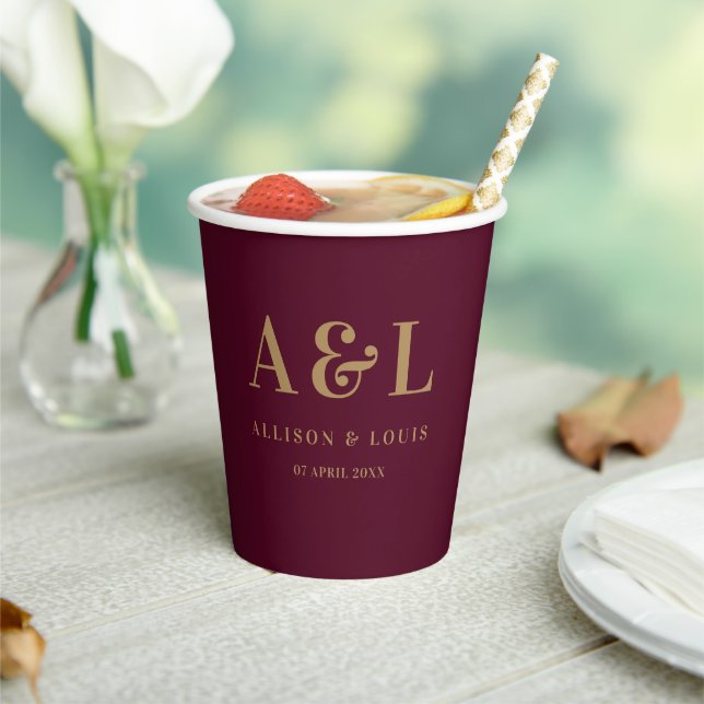 Wedding Monogram Minimalistisch Burgundy Gold Pappbecher (In Situ)