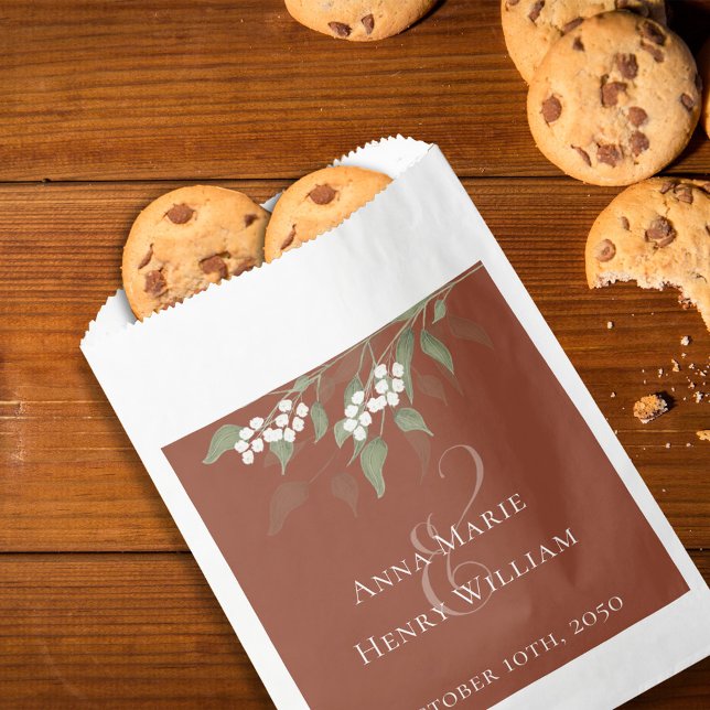 Wedding Simple Candy Favors Elegant Terracotta  Geschenktütchen (Terracotta Wedding reception treat paper bag, with elegant greenery and florals. )