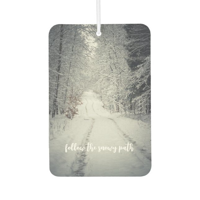 Weg durch einen schneebedeckten Winterwald Autolufterfrischer (Vorderseite)