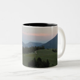 Wege durch die Berge Zweifarbige Tasse