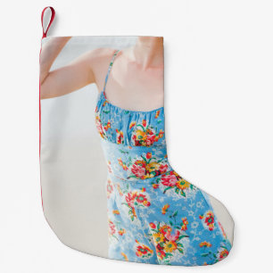 Weibchen mit blauen Blumenkolonnen und braunem Hut Kleiner Weihnachtsstrumpf