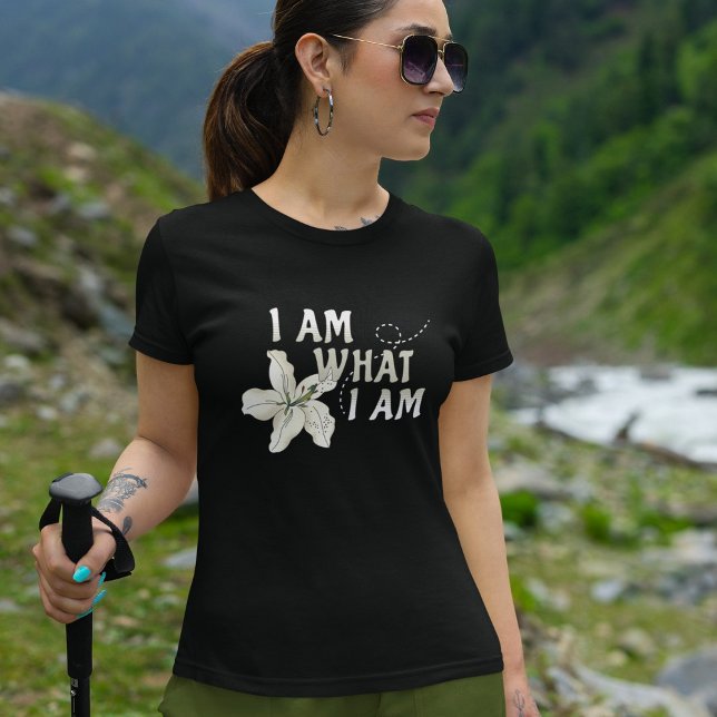 Weibliche Ermächtigung Lily Independent Woman Flor T-Shirt (Von Creator hochgeladen)