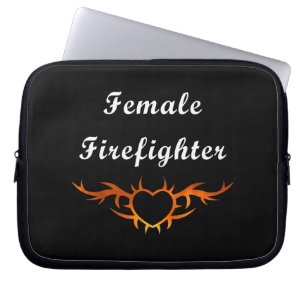 Weibliche Feuerwehrmann-Tätowierung Laptopschutzhülle