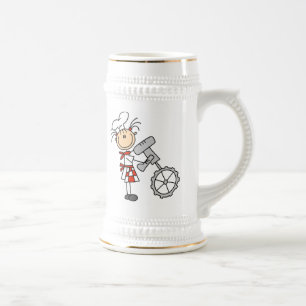 Weibliche Köchin mit Mixer Bierglas