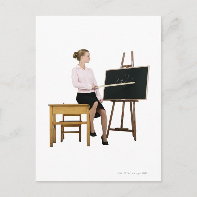 Weibliche Lehrerin pointing Regler in Chalkboard Postkarte (Vorderseite)