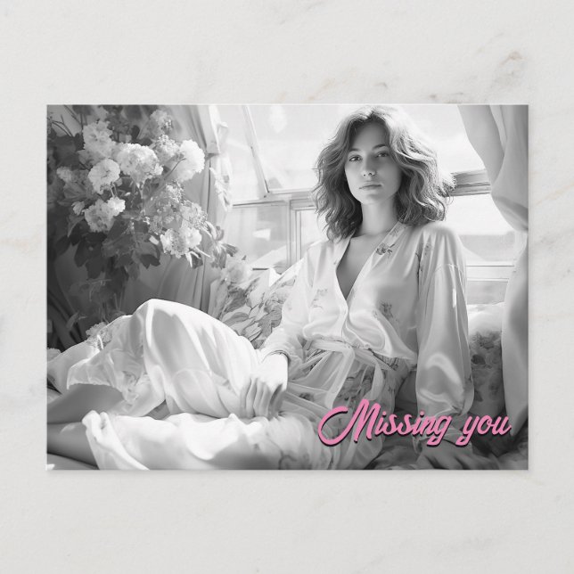 Weibliche liegen auf weißen Seidenblättern B&W-Fot Postkarte (Vorderseite)