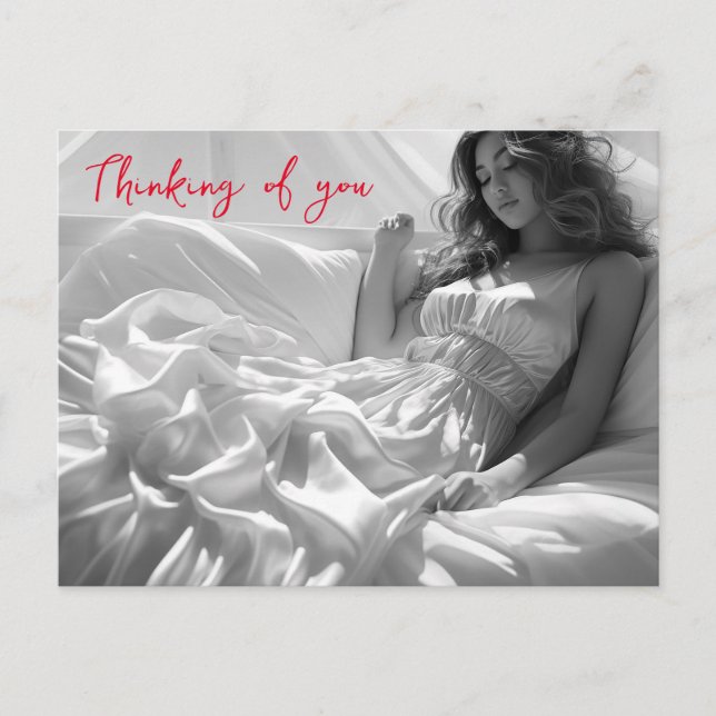 Weibliche liegen auf weißen Seidenblättern B&W-Fot Postkarte (Vorderseite)