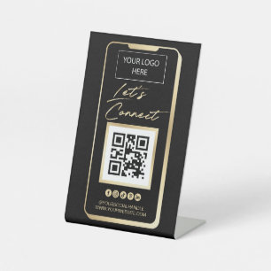 Weibliche Mädchen QR Code Scan zu verbinden sozial Sockelschild