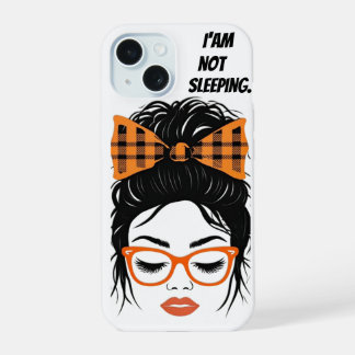 Weibliche mit orangefarbener Brille iPhone 15 Hülle