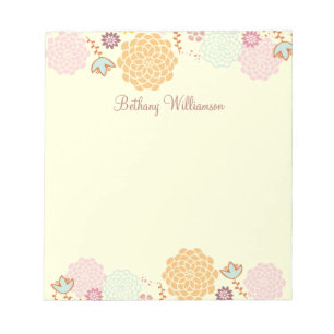 Weibliche moderne Blumenmuster personalisiert Notizblock