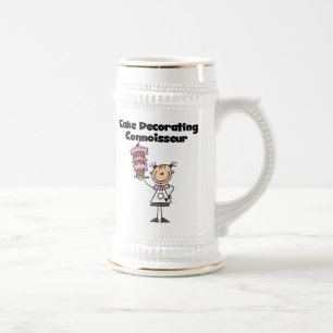 Weibliche Tortenverzierungskennerin Bierglas