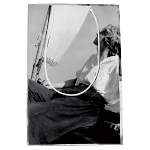 Weiblicher Matrose (Veronica Lake) Schwarz-Weiß-Fo Mittlere Geschenktüte