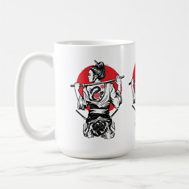 Weiblicher Samurai-Krieger – Dragon Rose Tattoo Ja Kaffeetasse (Links)