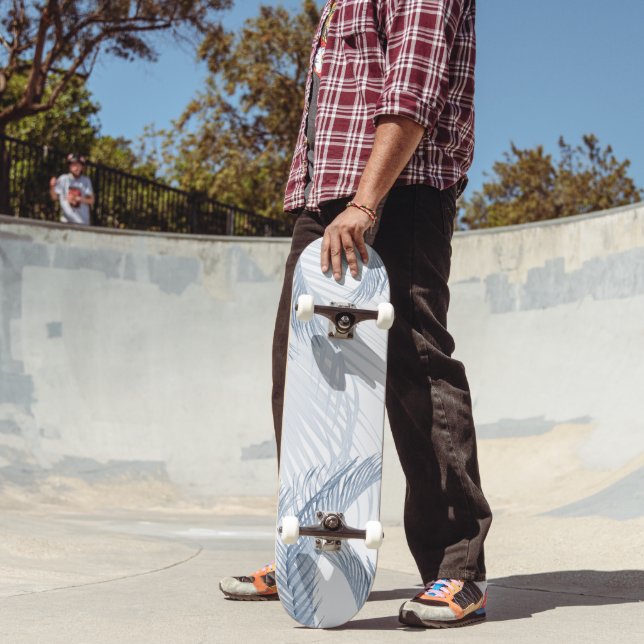 Weich blaues Feather Palm Bliss 1 Skateboard (Außenbereich 2)
